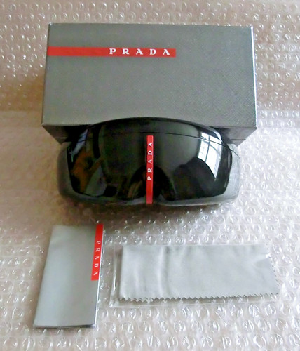 Large black prada glasses - black,